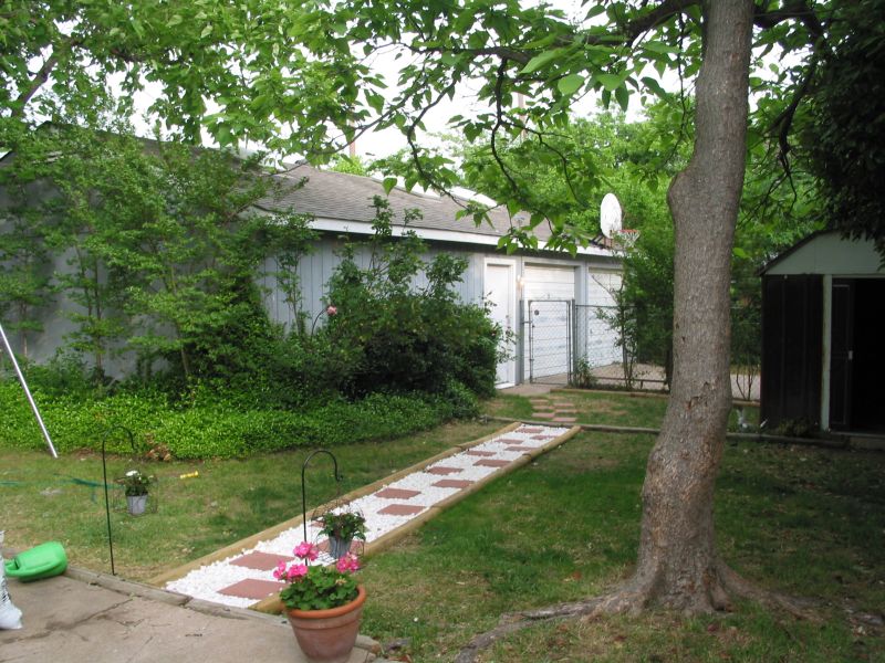 Detached studio/garage
