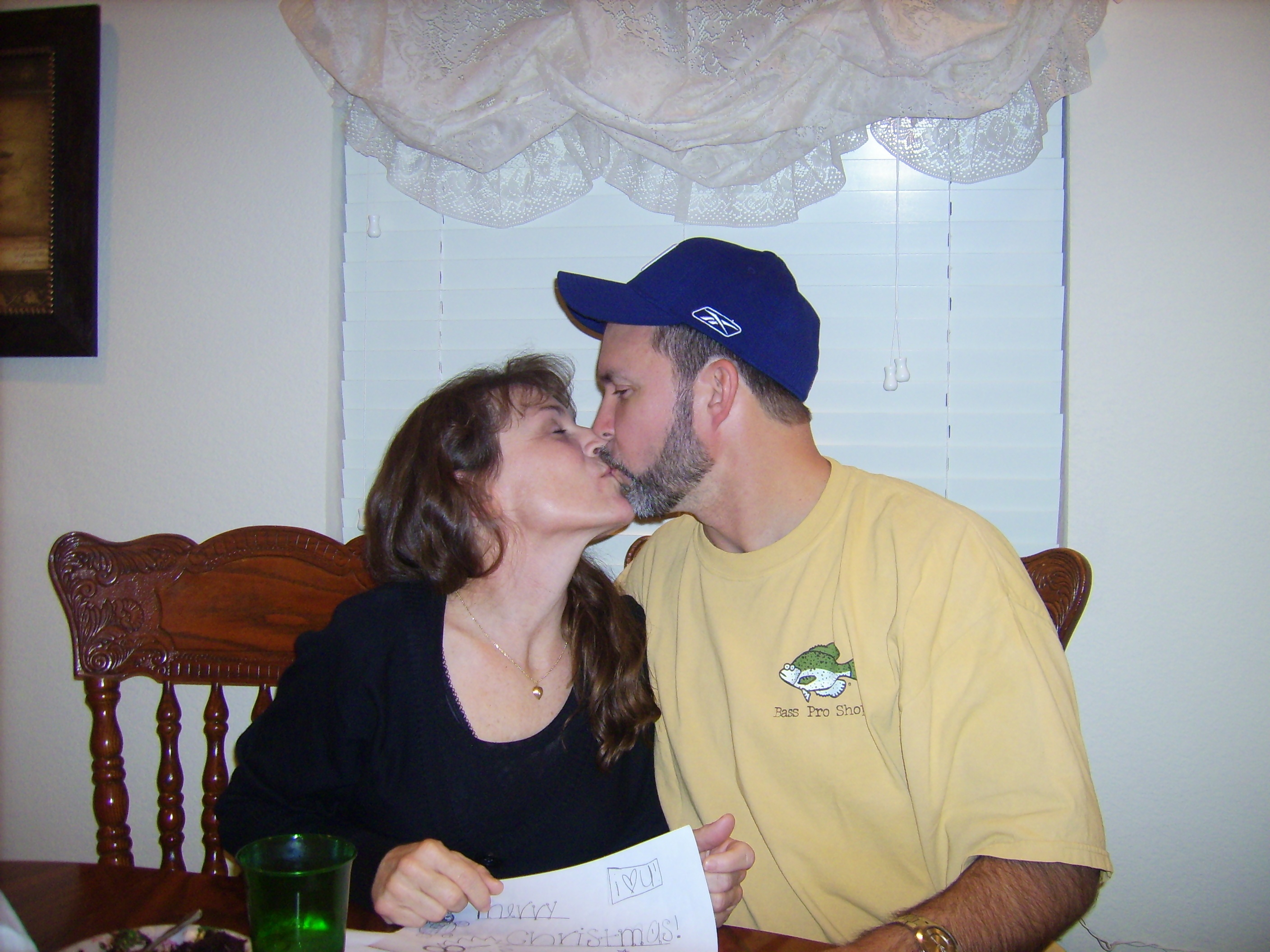 Denise and Joey smooching in public