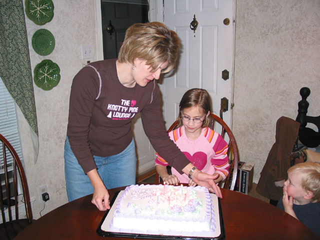 Michelle presenting the cake to Holly