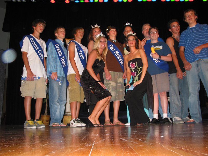 The judges don't want to tower over the contestants in the photos