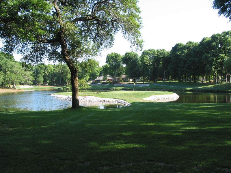 Oyster Bay - Hole 17's Oyster Bed Green.JPG